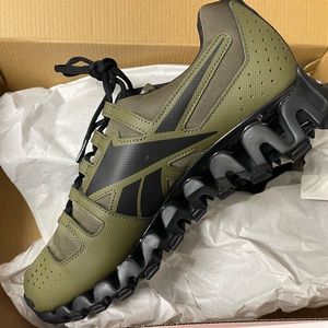 Reebok men’s Zigwild Tr 6 running shoe. Size 12.